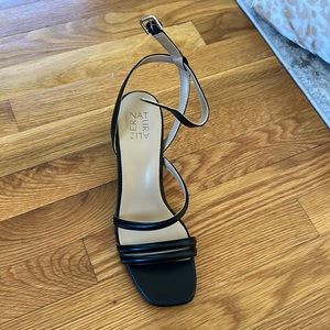 New with tags never worn Naturalizer black strappy heels size 9.5